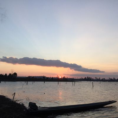 Après l'effort, un bol d'air au bord du lac de Thalang, au coucher du soleil