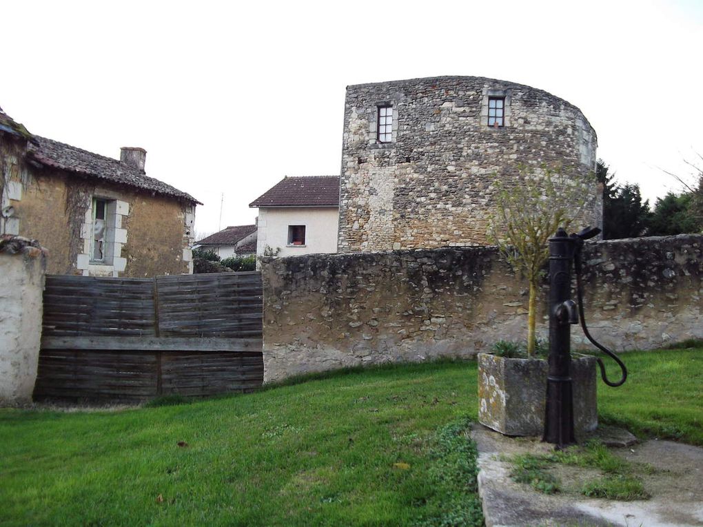 Les douves du château des 7 tours (qui aurait appartenu à Gilles de Rais???)