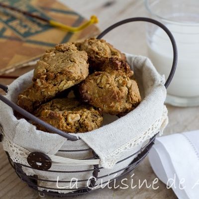 BISCUITS AUX FLOCONS D’AVOINE, DATTES, ET NOIX