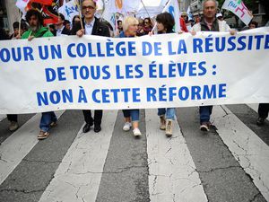 Comme Sarkozy ils appellent la "casse" la "réforme". Les profs et parents devront batailler durement .