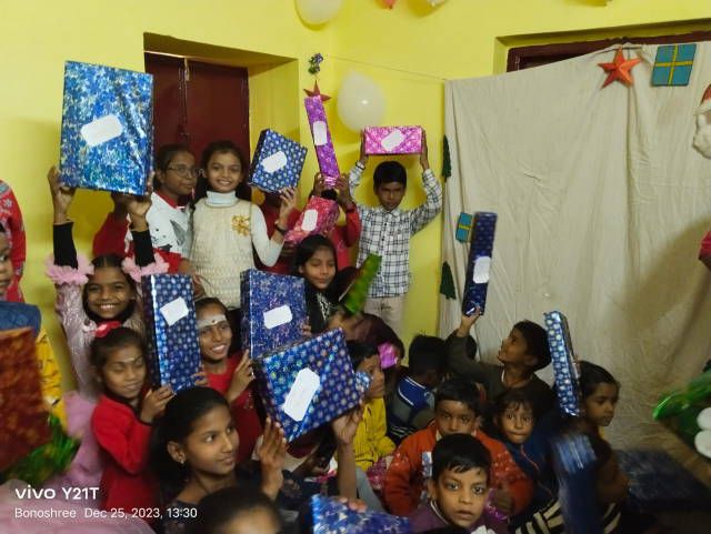 Diaporama : Fête pour Noël au soutien scolaire de Bonoshree