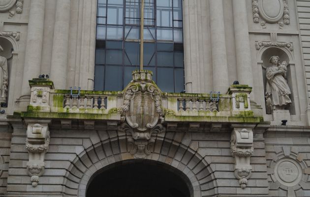 LE PALAIS DU COMMERCE TIRE SUR LE VERT