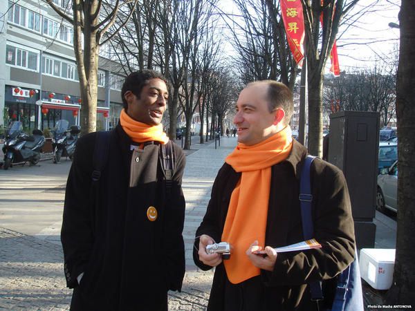 Visites de quartier avec les militants du 13ème, visite des Frigos avec Danièle.