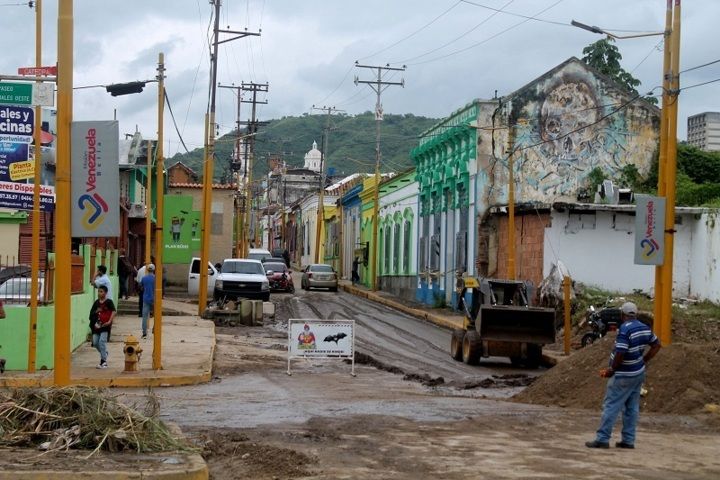 Vecinos de Valencia destacan activación oportuna del dispositivo de atención a familias afectadas por lluvias (+Fotos)