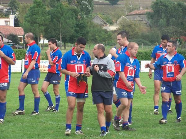 UNE VICTOIRE BIEN MERITE AVEC PEUR DE NE PAS REUSSIR DE LES BATTRES MERCVI ENCORE LES JOUEURS DE VOTRE EFFORT .