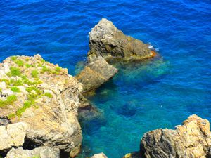 Les eaux turquoises de la côte des Dieux