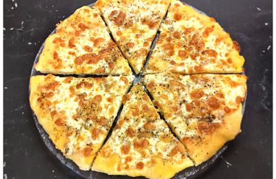 Pizza bianca au fromage - Recette en vidéo