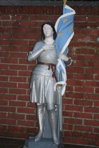 Jeanne d'Arc veille sur SENINGHEM.