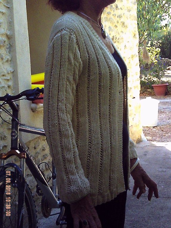 MODÈLE GILET FEMME AU TRICOT...