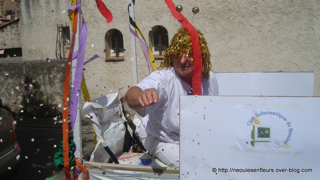 Grand beau temps, mer belle !
Néoules en Fleurs participait au Corso de Néoules en ce 11 juin 2011...