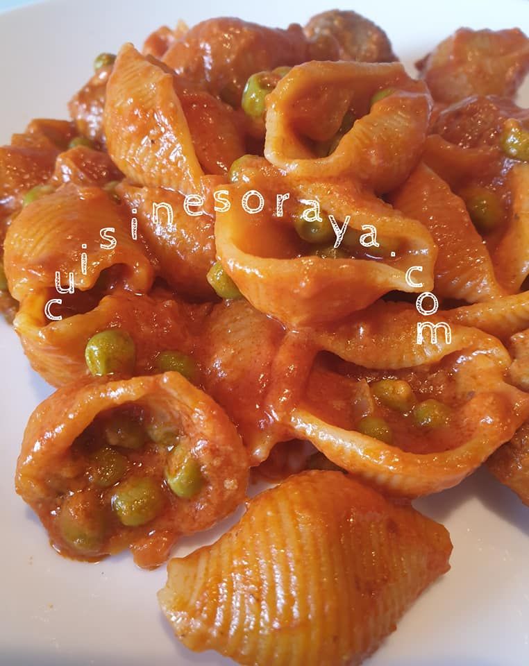 Conchiglioni aux boulettes de boeuf, petits pois à la sauce crémeuse
