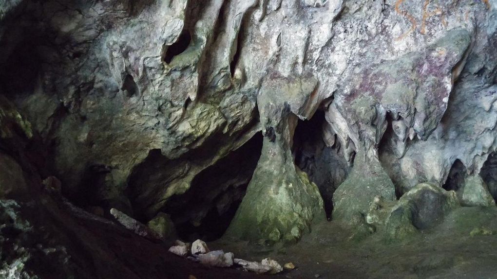 Ain, Brégnier-Cordon, sentier et grotte de la Bonne femme.