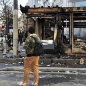 Violences sur les Champs-Élysées : "On était en mesure d'intervenir, on ne nous a pas autorisés à le faire", dénonce l'Unsa-Police