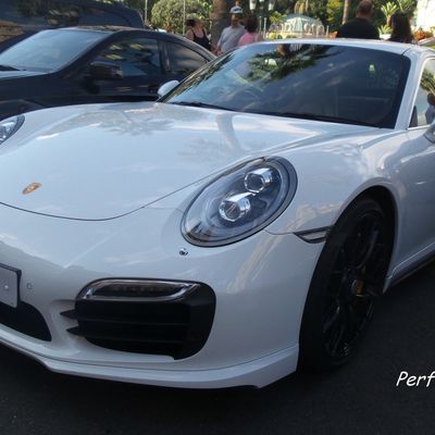 Turbo S en robe blanche