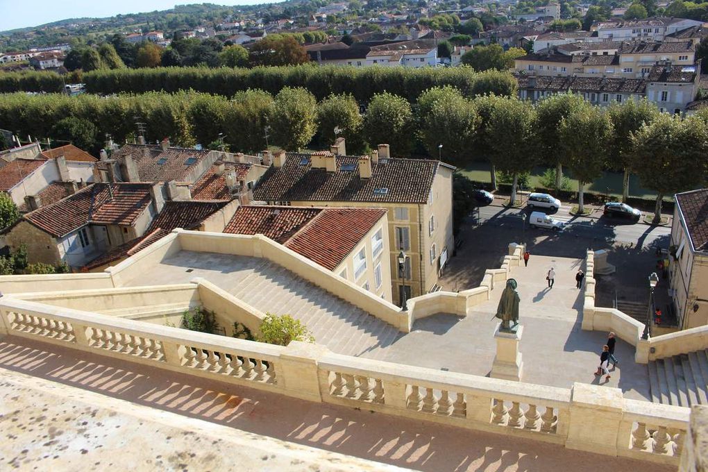 Nous pouvons ensuite découvrir la cathédrale aux suberbes vitraux