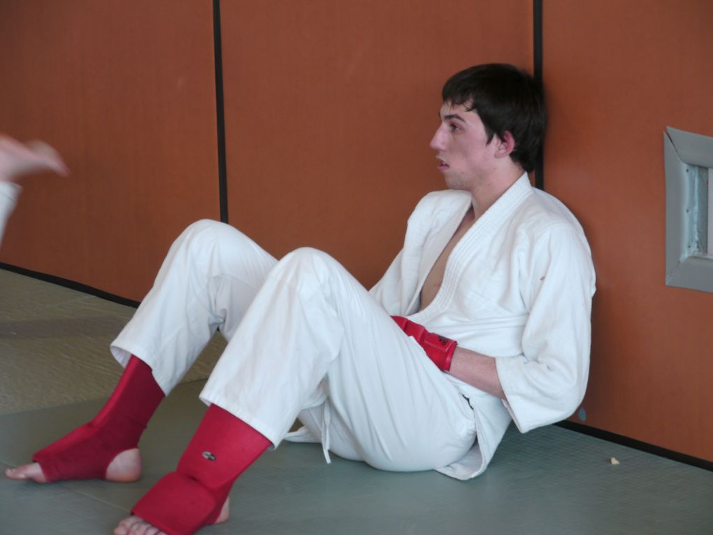 Quelques photos de la coupe jujitsu région Poitou-Charentes, on essaie de faire vivre l'expression compétition jujitsu (en plus de l'aspect premier du jujitsu la self-défense) dans notre région... Et c'est pas facile