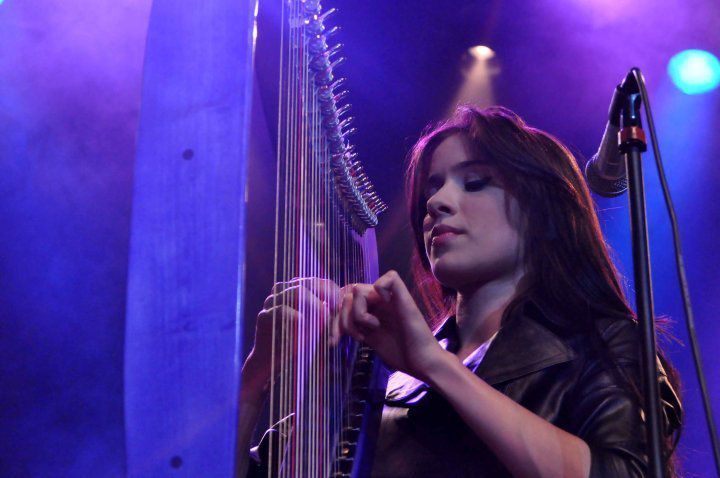 Harpist : Lena Woods