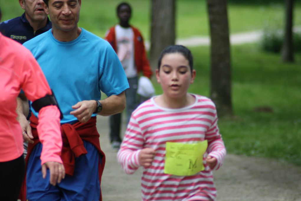 Vues du cross organisé par les parents et professionnels des écoles  Condorcet, avec l'appui du Centre socio-culturel du Tillay et de ses bénévoles, le 25 mai 2013.