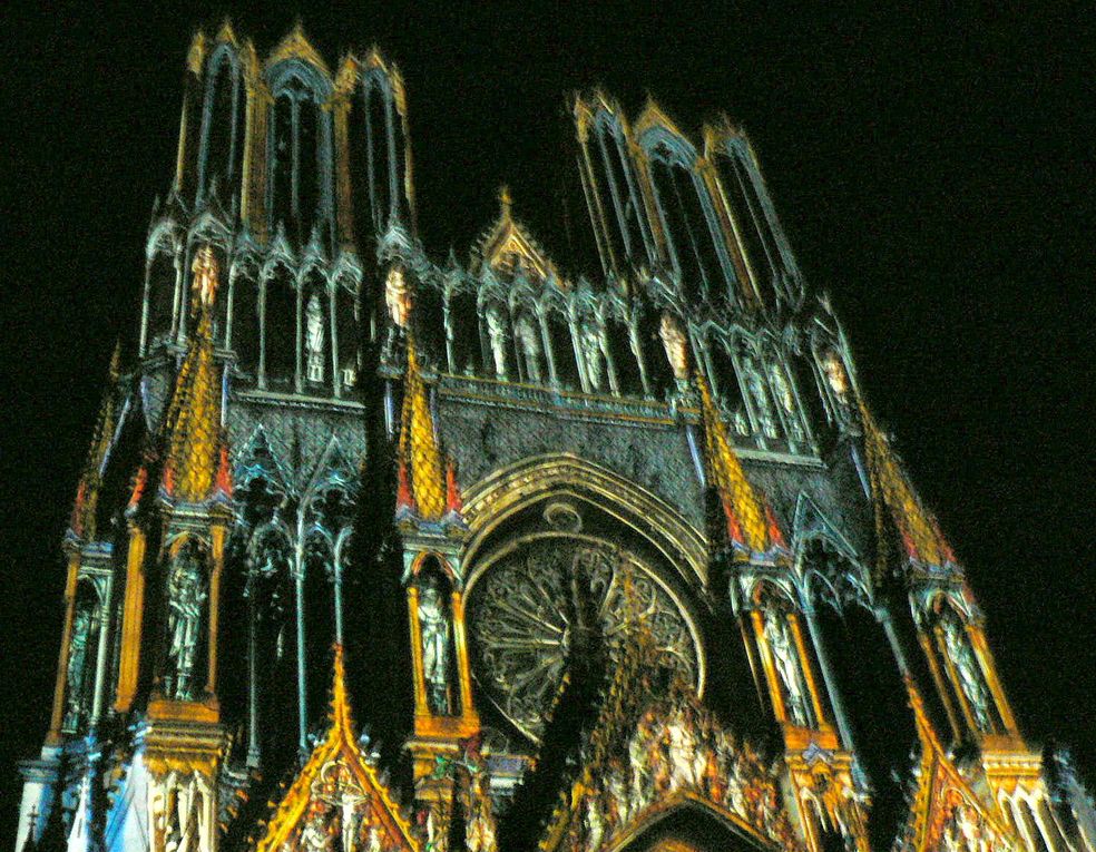 Aperçu du spectacle coloré donné pour les 800 ans de la cathédrale de Reims