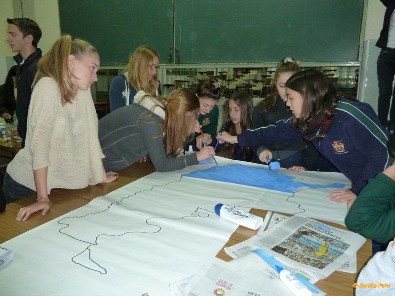 Travail en collaboration et remise des diplômes.