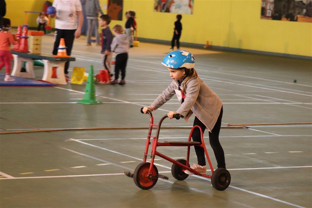 Rencontre sportive en maternelle