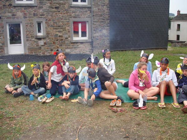 <p>Voici quelques photos du camp de Ste Ode 2006. Il y a plus de 1400 photos...</p>
<p>Elles seront en vente, sur DVD,&nbsp;d&egrave;s la rentr&eacute;e pour le modique somme de 5&euro;...Le tout bien s&ucirc;r.</p>
<p><strong>&agrave; noter :</strong> le film sera &eacute;galement en vente d&egrave;s la rentr&eacute;e...</p>