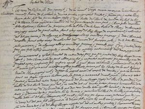 Le début d'un contrat de mariage de 1612 (à gauche) et d'un testament de 1643 (à droite)