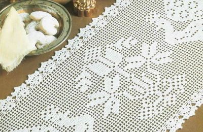 Chemins de table et leurs grilles gratuites , au crochet !