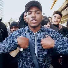 sillex, un rappeur originaire de vigneux sur seine dans l'essonne, il commence le rap à 15 ans puis au sein du collectif 2 cabines olique