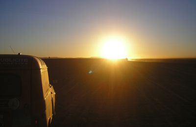 Couché de soleil sur le désert avant le bivouac improvisé.