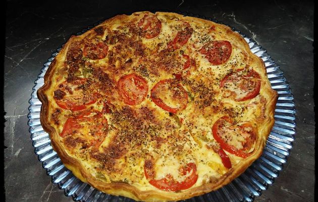 Tarte au thon, poivrons & tomates