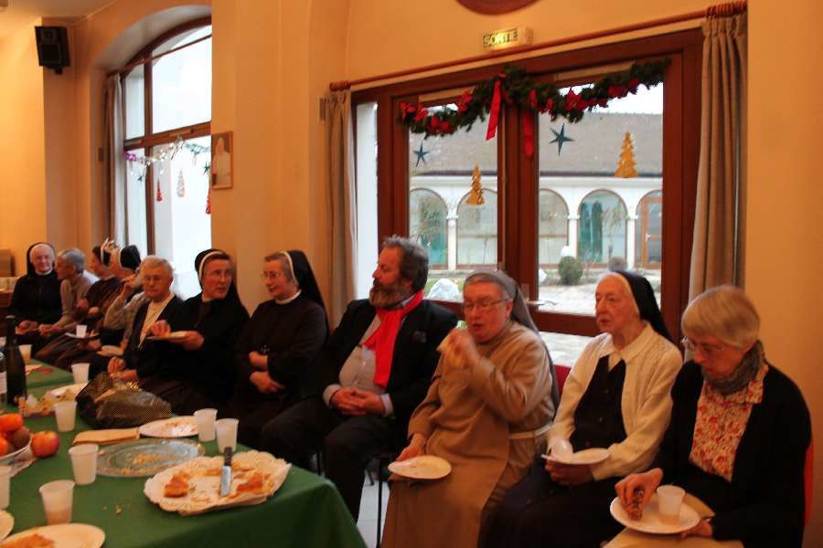 Les religieuses du doyenné Enghien-Montmorency se sont rencontrées chez les Sœurs Servîtes de Marie à Groslay pour un temps d'échange et d'amitié.