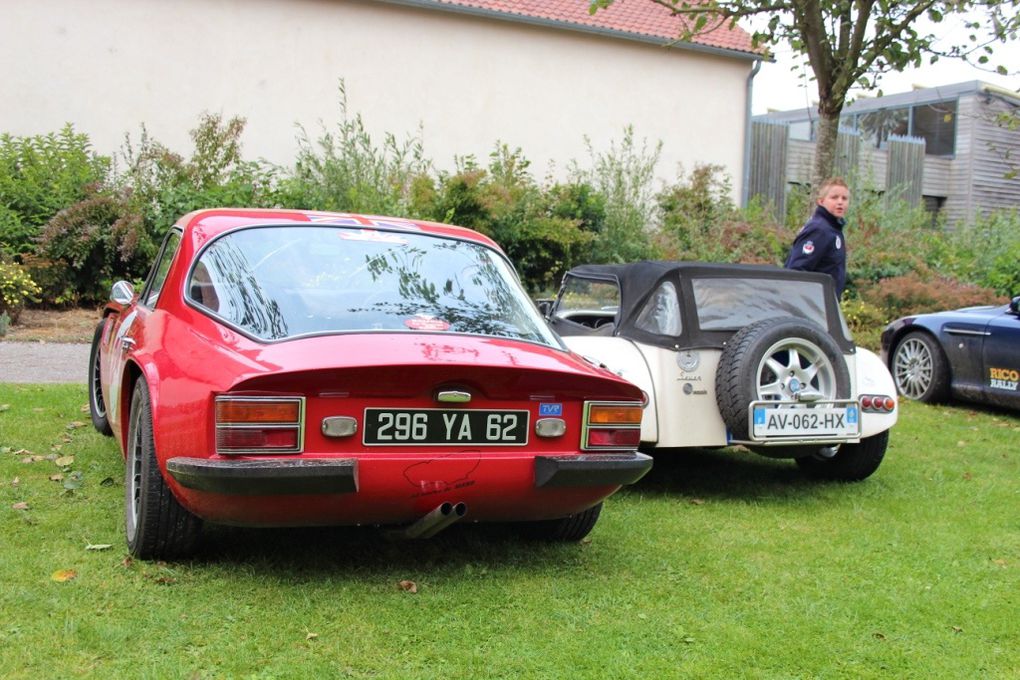 rallye cartoraphique artois lys 2012
la grange au damier st venant anciennes mg porsche alpine ferrari r8 simca alfa caterham lotus