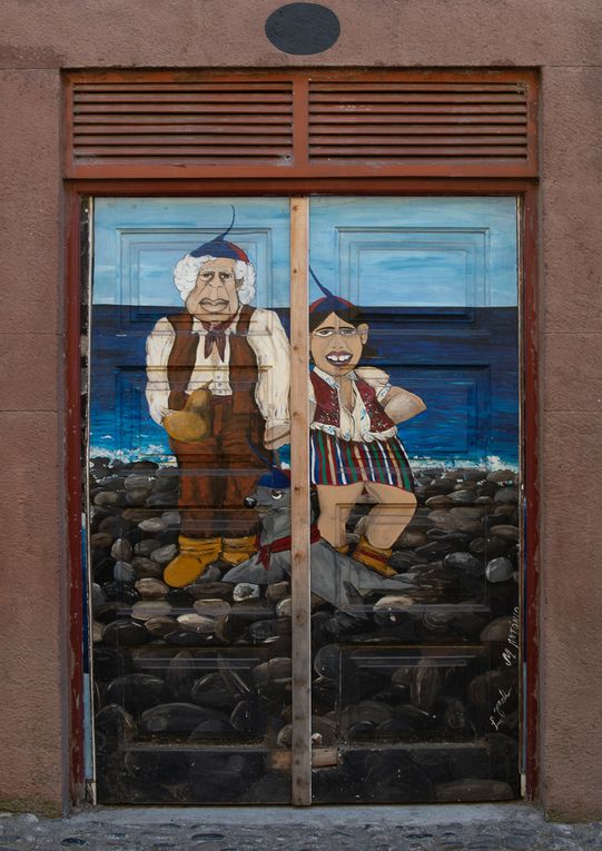 Portes peintes  et fresques murales de Funchal