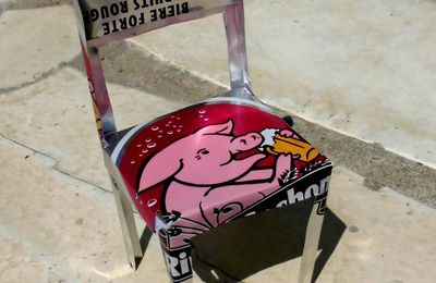 Apparition d'une chaise dans une canette de Rince-Cochon