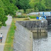 Voie verte de Laval à Château-Gontier le long du chemin de halage | La Vélo Francette