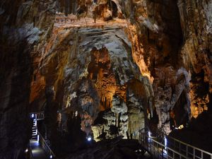 Grottes, fêtes des lanternes, pluie et sleeping bus