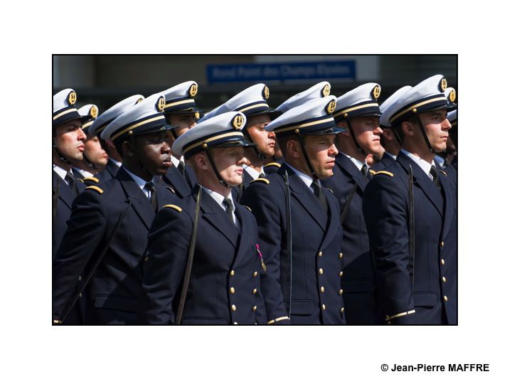 Un aperçu de l’Armée Française avec, entre autres, la Patrouille de France, la Marine, l’Armée de terre, la Légion Etrangère comme si vous y étiez. Paris, les 14 juillet 2013.