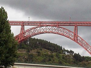 Quatrième jour (et dernier) : Promenade en bateau sur le lac jusqu'au barrage où l'on a pu observé le viaduc de Garabit, élaboré par Gustave Eiffel.