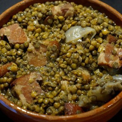 Lentilles à la poitrine de porc fumée