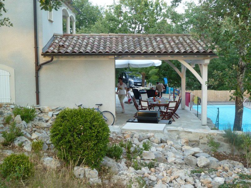 Piscine, farniente et bain de nuit habillé...