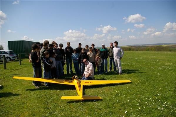 envergure 4.5 m
poids 14 kg
réacteur JETCAT P70 SE
1 er vol avril 08