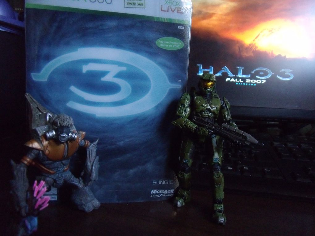 Halo 3 est un jeu de tir subjectif développé par Bungie Studios, sorti sur Xbox 360 en 2007. C'est le dernier jeu de la célèbre trilogie Halo après Halo: Combat Evolved et Halo 2.