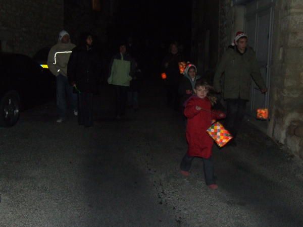 Vendredi 14 Décembre 2008
Le Père Noël nous a fait la surprise de venir accompagné de la Mère Noël et en caleche.