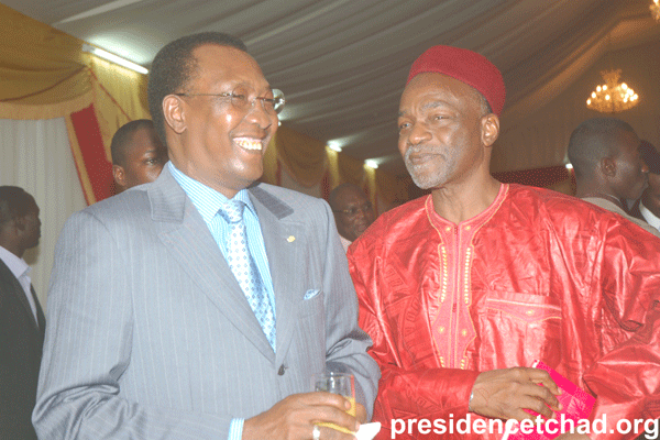 Idriss Deby tout souriant et insouciant au Tchad