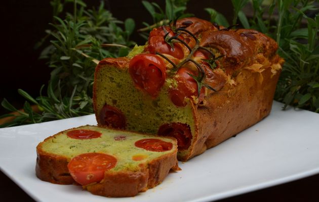 Cake au pesto et tomates cerises