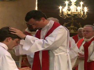 Le Père Louis-Emmanuel ordonné prêtre et envoyé à St Malo (Vidéo)