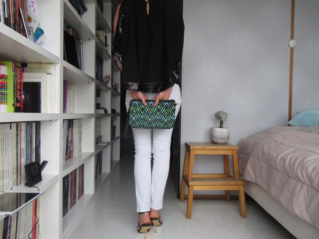 Robe : Shirel - pantalon blanc : Kookai - pochette : Parfois - pantalon pieds-de-poule : Isabel Marant