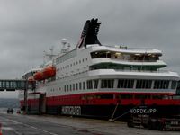 Arrivée pluvieuse, après enregistrement, vues de Bergen depuis le pont 7 à la poupe du bateau. 