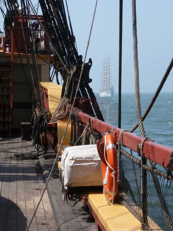 Voici les dix jours durant lesquels nous avons navigué vers Rouen et son Armada. Faisant route plus vite que prévu, nous passerons une demi journée devant l'Ile de Wight et une autre à l'ancre, à l'entrée de la Seine.